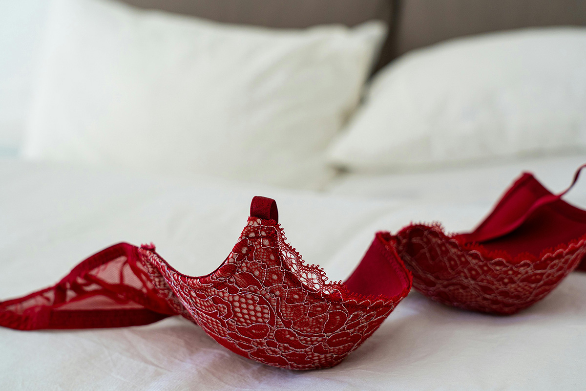 Picking out your Boudoir photo shoot outfits